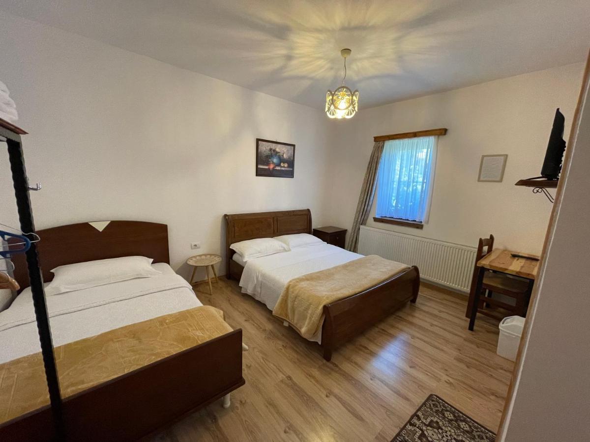 Hotel Bujtina Liana Voskopojë Exterior foto