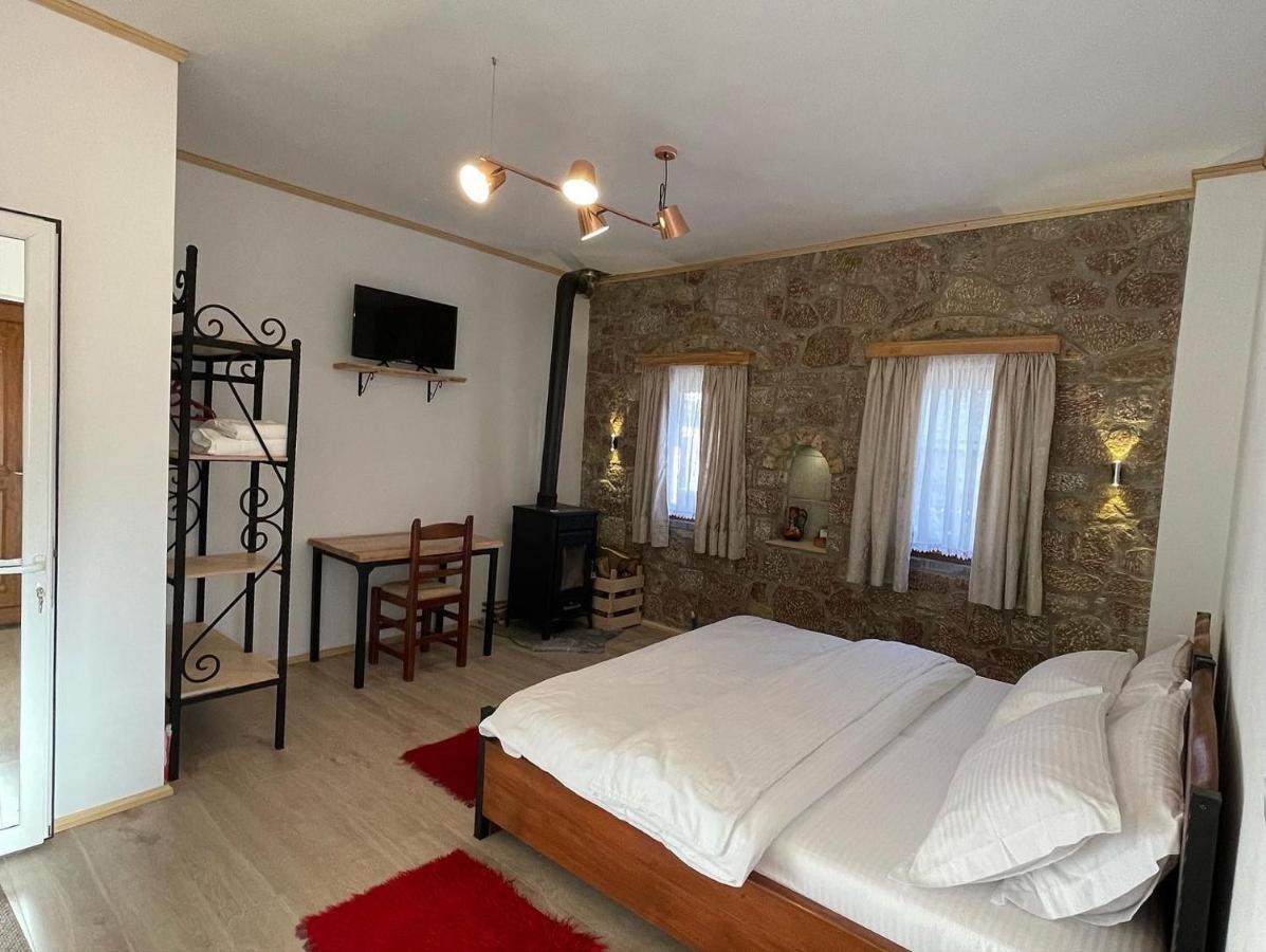 Hotel Bujtina Liana Voskopojë Exterior foto