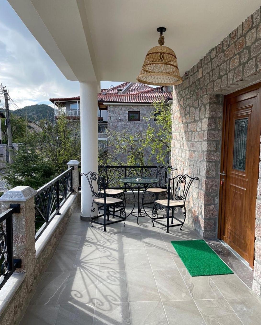 Hotel Bujtina Liana Voskopojë Exterior foto