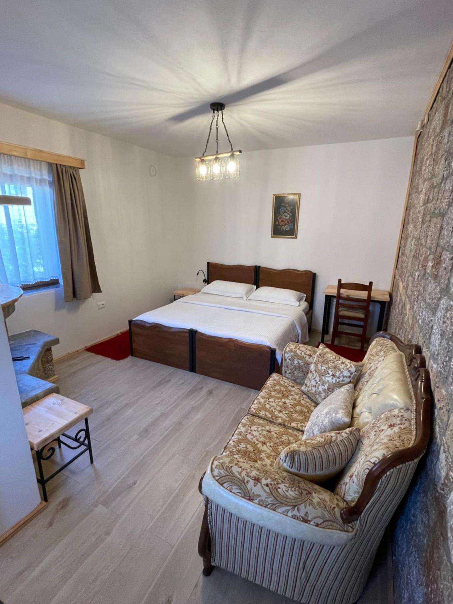 Hotel Bujtina Liana Voskopojë Exterior foto